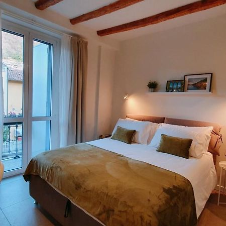 Foscolo 9 Room - Breakfast Como Exteriör bild