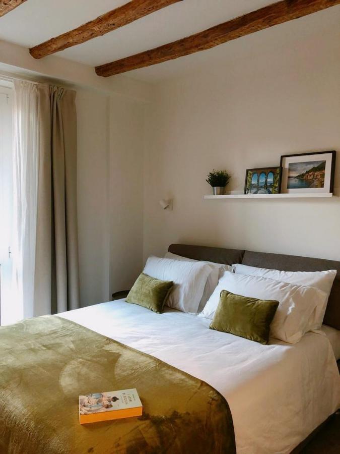 Foscolo 9 Room - Breakfast Como Exteriör bild