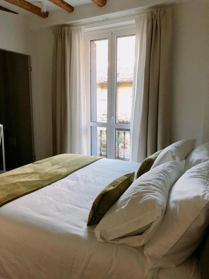 Foscolo 9 Room - Breakfast Como Exteriör bild