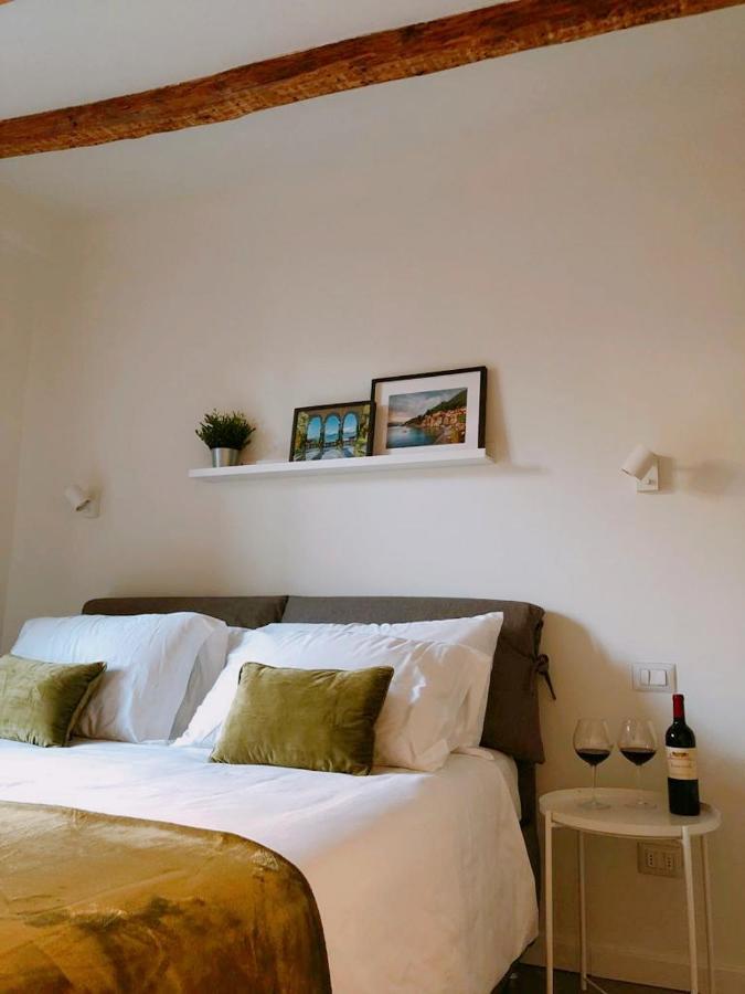 Foscolo 9 Room - Breakfast Como Exteriör bild